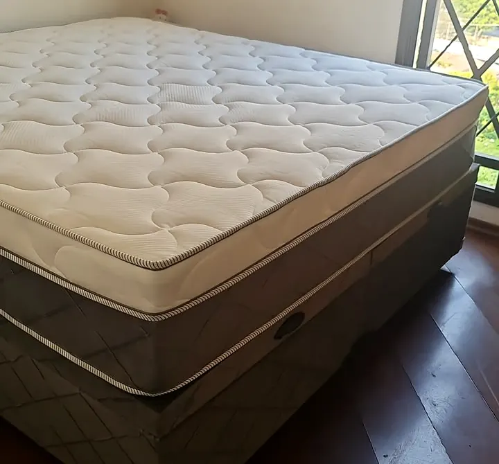 Colchão sob medida montado sobre base box