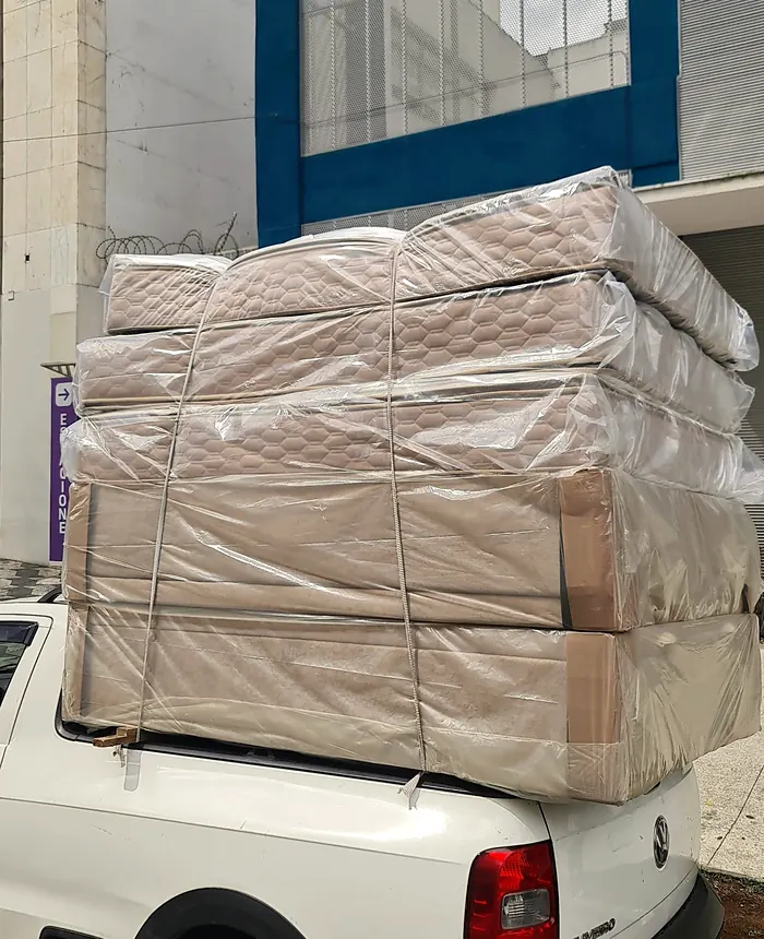 Lote de colchões embalados para entrega